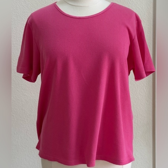 Am. Sweetheart Tops - Chic Fuchsia Short Sleeve Women's Tee